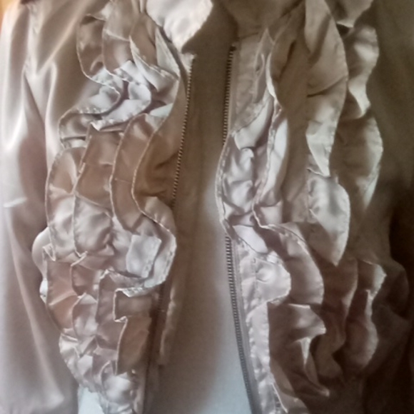 Clothes - Picture 3 of 4